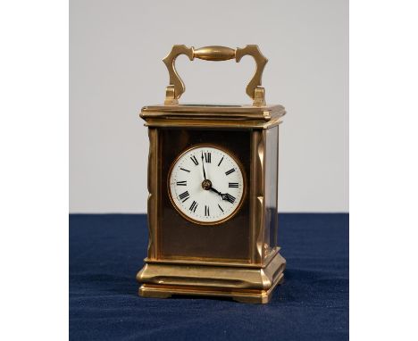 EARLY TWENTIETH CENTURY FRENCH BRASS CASED CARRIAGE CLOCK, of typical form with circular Roman dial (a/f), oblong bevel edged
