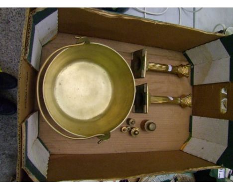 A Brass Jam Pan together with a pair of brass Column form candle stick stands and a graduated set of brass weights 