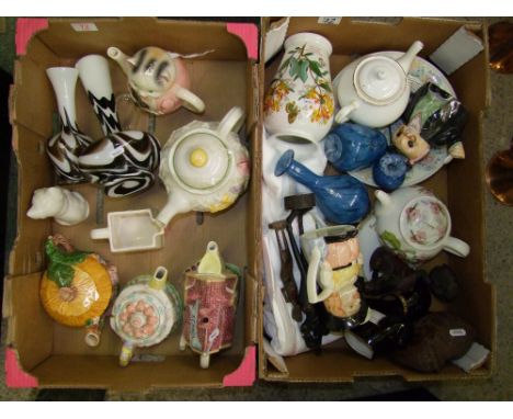 A mixed collection of ceramic items to include Portmeirion tea pot and vase, novelty tea pots, art glass vases etc (2 trays) 