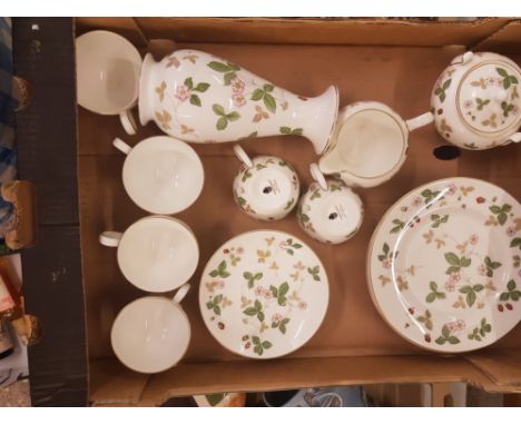 Wedgwood Wild Strawberry tea ware items to include: 6 cups, 6 saucers, 6 large side plates, milk sugar and a matching vase (1