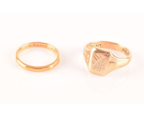 A 9ct yellow gold signet ring, engraved with the initial M to plaque top, hallmarked to shank, size R 1/2, together with a 22