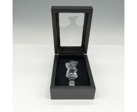 Clear crystal lightning bolt designed stopper is created to mimic metropolises around the world. Stopper is made with rubber 
