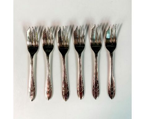 Electroplated Nickel Silver small forks decorated with an elegant arrow design along the handles. Hallmarked M. S. LTD EPNS S