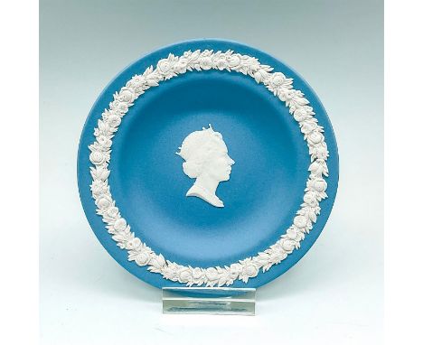 Small blue decorative plate with white garland reliefs border around the portrait of UK's longest-serving monarch. Wedgwood i