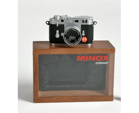 Leica, Minox 3.0. Digital Kamera, Germany, in Holzbox