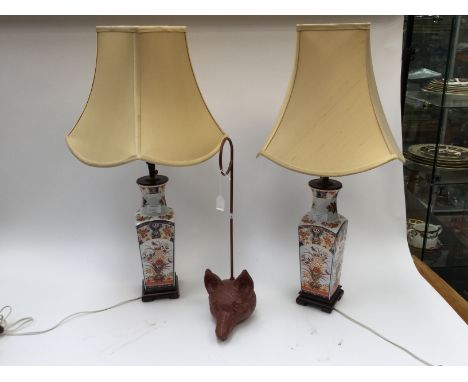 A pair of modern ceramic table lamps, Imari style, with shades; together with a cast iron fox head doorstop, etc 