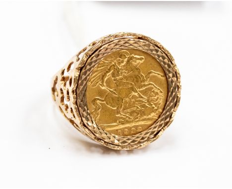 A half Sovereign 1902, mounted in demountable ring setting,total gross weight approx 8gms  