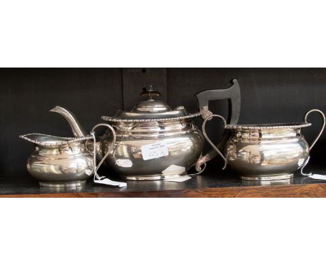 A three piece silver tea service, Sheffield 1929, Emile Viner, approx 40.65ozt (3)