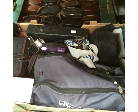 Mixed SLR and compact cameras, large quantity