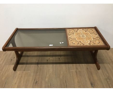NICE VINTAGE G PLAN TILED TOP SMOKED GLASS COFFEE TABLE 121CM WIDE