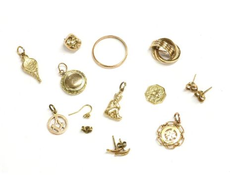 A collection of gold items, to include a gold capped tooth, a 9ct gold Maltese cross pendant, a 9ct gold gnome charm, a weddi