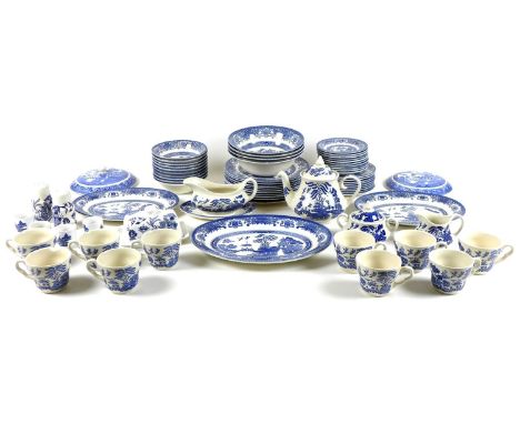 An composite English Ironstone Tableware part dinner service in the Old Willow Pattern, comprising ten dinner plates, 25cm, d