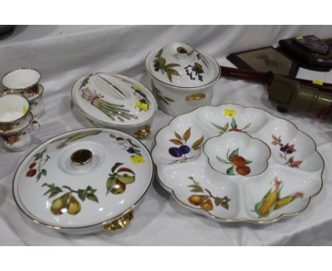 Royal Worcester Evesham pattern dinnerware