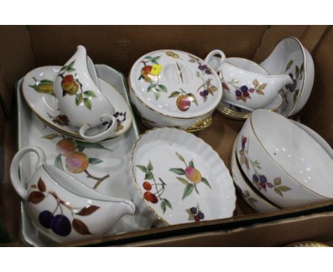 Quantity of Royal Worcester Evesham pattern dinner service, ramekins, tureen, sauce boats, bowls etc