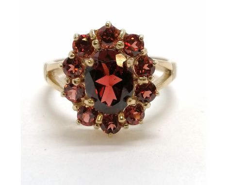 9ct hallmarked gold garnet / tourmaline ? cluster ring - size K &amp; 2.8g total weight 