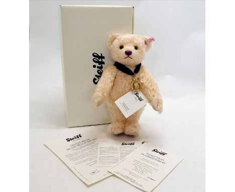 Steiff boxed QEII Diamond Jubilee bear - 26cm high Condition reportUnused condition