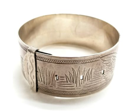 Heavy gauge silver belt style bangle with engraved swan decoration &amp; initials to central cartouche - 53g 
