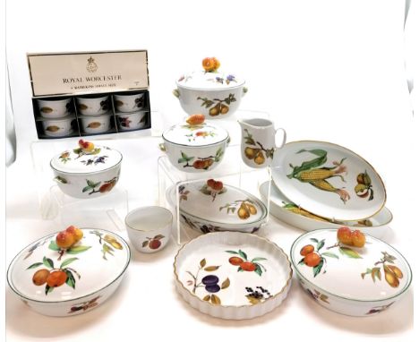 Royal Worcester Evesham qty of ceramics inc boxed set of 6 ramekins, 6 lidded tureens, 2 oval serving dishes, flan dish etc C