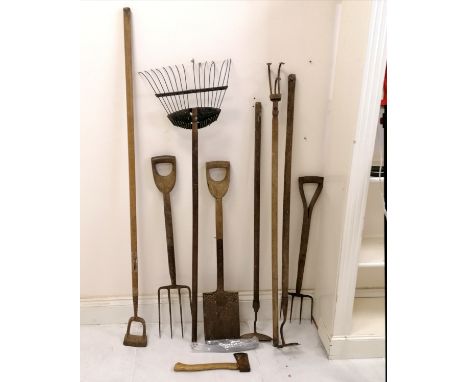 7 wooden handled garden tools etc 