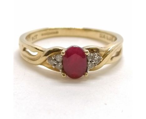 9ct hallmarked gold ruby &amp; diamond (6 diamonds - total weight 0.06ct) set ring - size P &amp; 2.3g total weight 