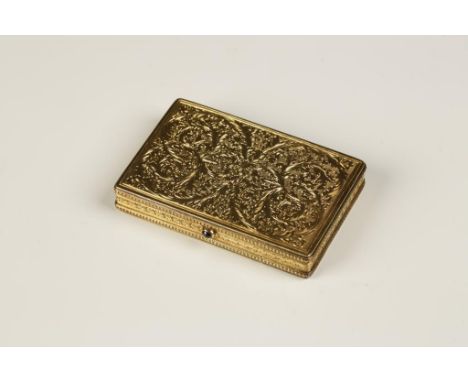 A CONTINENTAL 18CT YELLOW GOLD SNUFF BOX of rectangular form, the lid and base engraved with scrolling acanthus leaves, the s