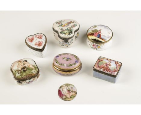A BILSTON ENAMEL HEART-SHAPED SNUFF BOX, decorated with oriental figures in raised rococo cartouches, on a hatched blue groun