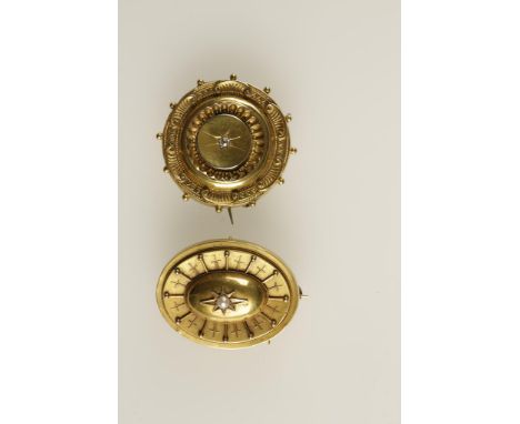 A VICTORIAN UNMARKED YELLOW METAL TARGET BROOCH set to the centre within a star, with a pearl, the reverse with locket back a