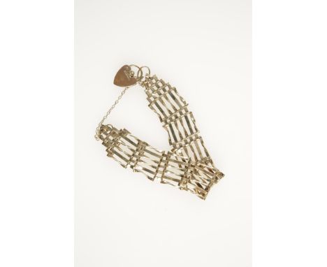 A 9CT YELLOW GOLD TWIST GATE LINK BRACELET, with heart-shaped hallmarked padlock clasp and safety chain, (c.13.3gms)