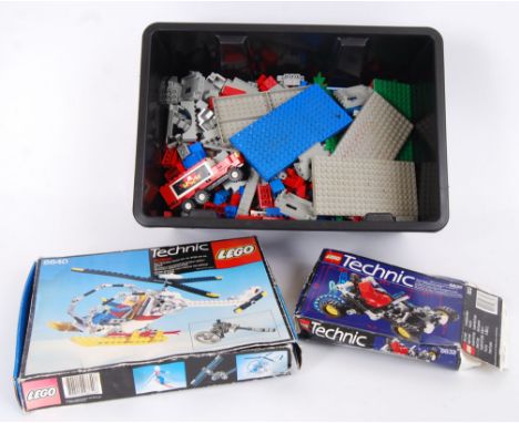 &nbsp;A collection of approx 3kg of loose vintage 1980's Lego - various blocks, bricks and accessories etc. Along with 2x emp