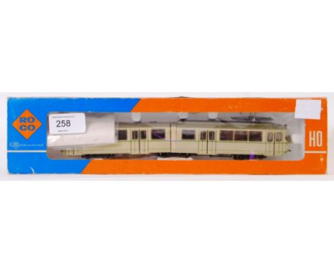 An original vintage RoCo made H0 / 00 Gauge railway trainset locomotive - 8500 Tramcar - within the original box.&nbsp;