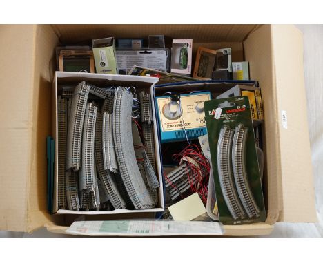 Quantity of N gauge model railway to include numerous items of Kato track, 11 x boxed Oxford trackside vehicles, cased Fleisc