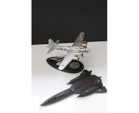 Unboxed Franklin Mint 1:72 scale limited edition diecast SR-71 Blackbird, together with unboxed Franklin Mint diecast B-17G F