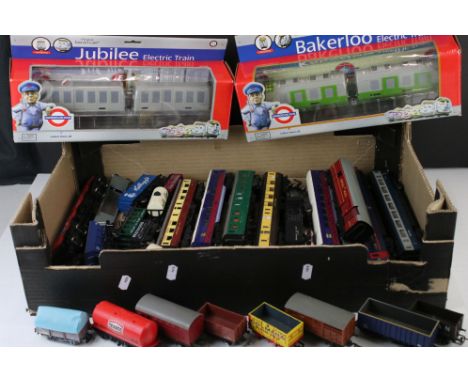 29 OO gauge items of rolling stock to include Hornby, Triang and Bachmann featuring coaches, Royal Mail coach, trucks etc plu