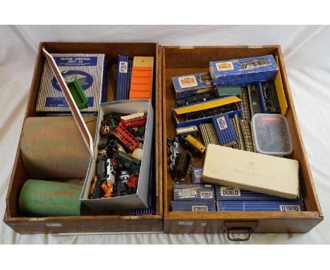 Quantity of Hornby Dublo model railway to include boxed EDLT20 Bristol Castle Locomotive and Tender BR, BOXED EDL18 Standard 