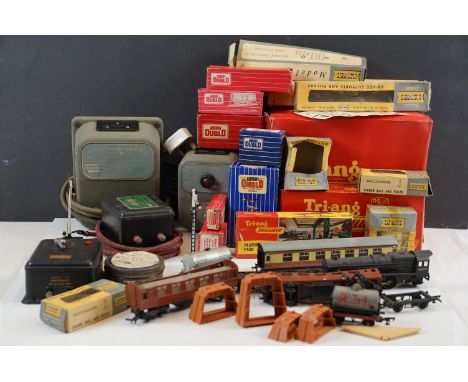 Collection of OO gauge model railway to include Hornby Dublo and Triang, featuring boxed Triang R576 Single Track Tunnel, Tri