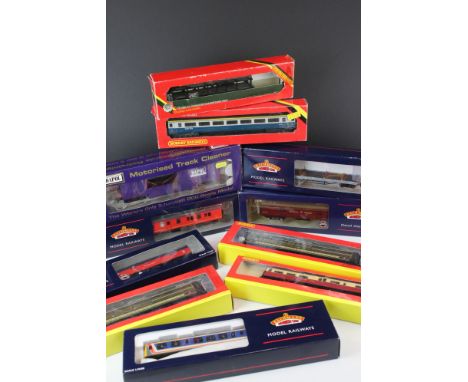 11 Boxed OO gauge items of rolling stock to include 5 x Bachmann, 5 x Hornby &amp; Dapol featuring Bachmann 39184 BR mk 1 Ful