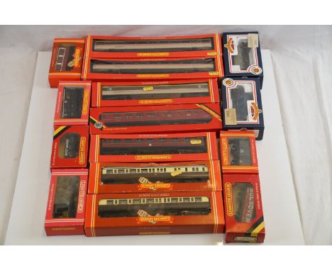 15 Boxed OO gauge items of rolling stock to include 13 x Hornby (R407, R405, R457, R936, R458, R395, R429, R219, R714, R034, 