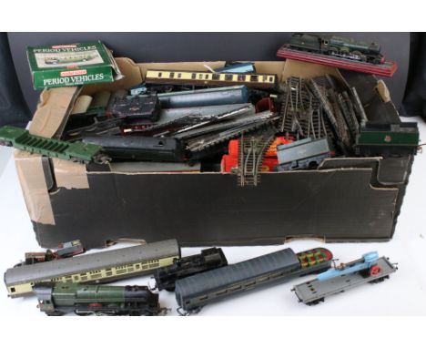Quantity of OO gauge model railway to include locomotives, rolling stock, track etc featuring Hornby, Triang, Kitmaster etc 