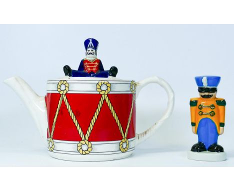 Wade Drummer Boy Teapot &amp; Toy soldier Figure (2) 