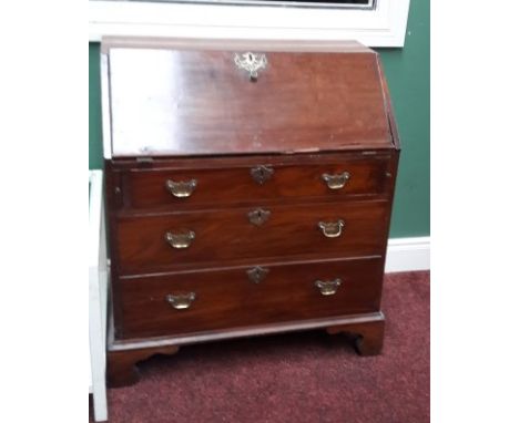 A LATE GEORGIAN PERIOD MAHOGANY BUREAU of small proportions. Slope front opening reveals a fitted compartment with drawers, h