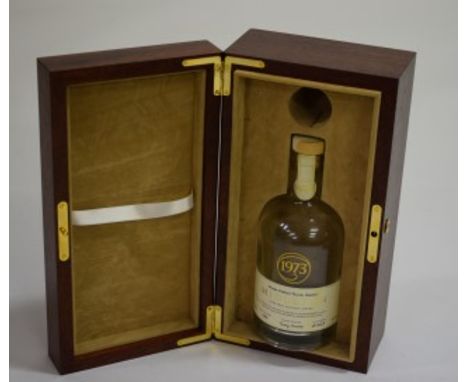 AN EMPTY MIDDLETON 1973 'BARRY CROCKET' WHISKEY BOTTLE. Number 090, in original fitted mahogany case with key. With original 