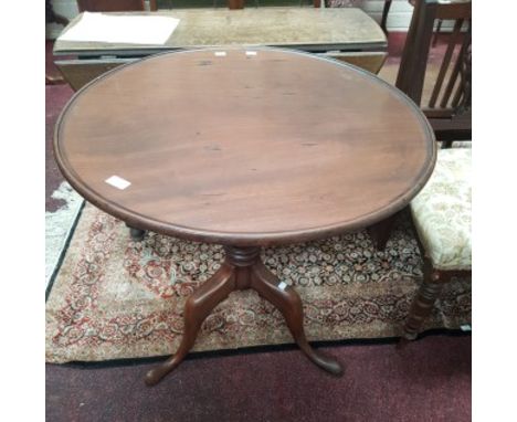 AN NINETEENTH CENTURY FLIP TOP MAHOGANY CENTRE TABLE, with circular pie crust edge, on turned stem with tripod base. 29" (74c