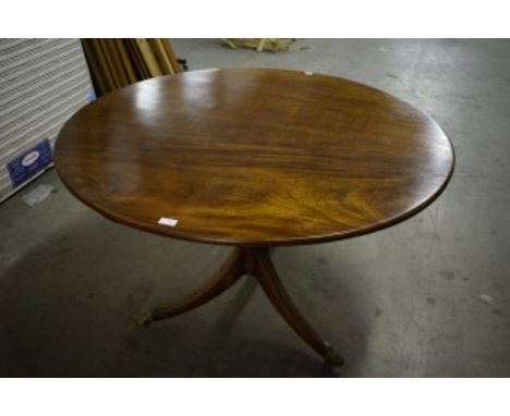 A CIRCULAR TRIPOD FLIP TOP MAHOGANY OCCASIONAL TABLE, with pie crust edge. 23" (58cm) wide. (1) 