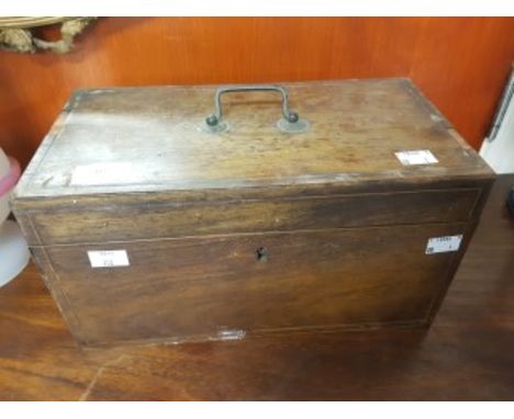 A NINETEENTH CENTURY RECTANGULAR INLAID AND CROSS-BANDED MAHOGANY TEA CADDY.  Hinged top opening to reveal two lidded compart
