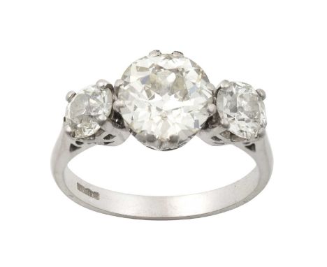 A Platinum Diamond Three Stone Ringthe graduated old cut diamonds in claw settings, to a tapered shoulder plain polished shan