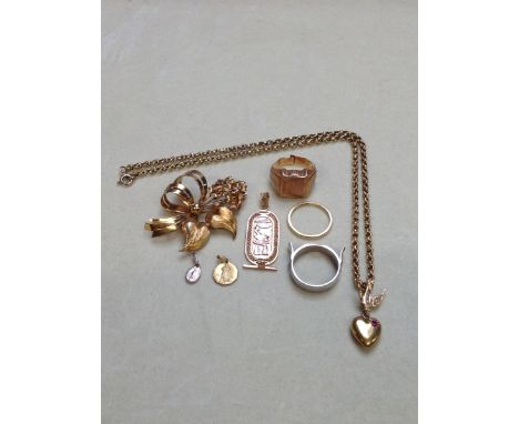 A QUANTITY OF 18ct GOLD TO INCLUDE A VICTORIAN RUBY AND SEED PEARL SWALLOW AND HEART SYMBOLISM NECKLACE, PENDANTS ETC.