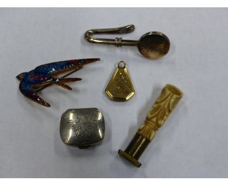A 9ct. GOLD FACED LOCKET, A 925 SILVER PILL BOX, A NAPKIN CLIP, A BONE HANDLED SEAL AND AN ENAMEL BIRD BROOCH.