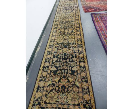 AN ORIENTAL RUNNER OF PERSIAN ZEIGLER DESIGN.   510 x 83cms.