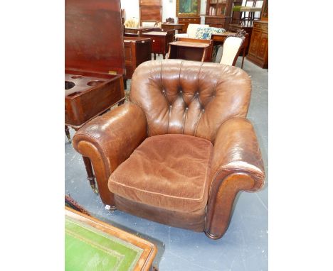 A PAIR OF ART DECO BUTTON  BACK LEATHER CLUB ARMCHAIRS ON TURNED BUN FEET WITH BRASS CASTERS.  (2)