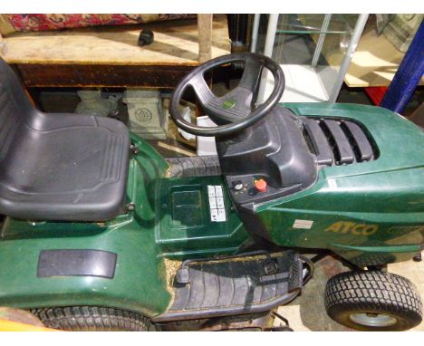 AN ATCO RIDE-ON TRACTOR LAWNMOWER, GT38HR, IN RUNNING ORDER.- PLEASE NOTE -THE FORWARD/ REVERSE DRIVE BELT WILL NEED REPLACIN